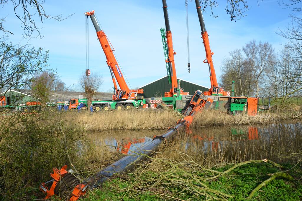Telescoopkraan kantelt tijdens werkzaamheden