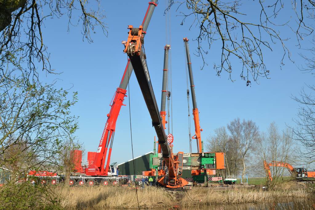 Telescoopkraan kantelt tijdens werkzaamheden