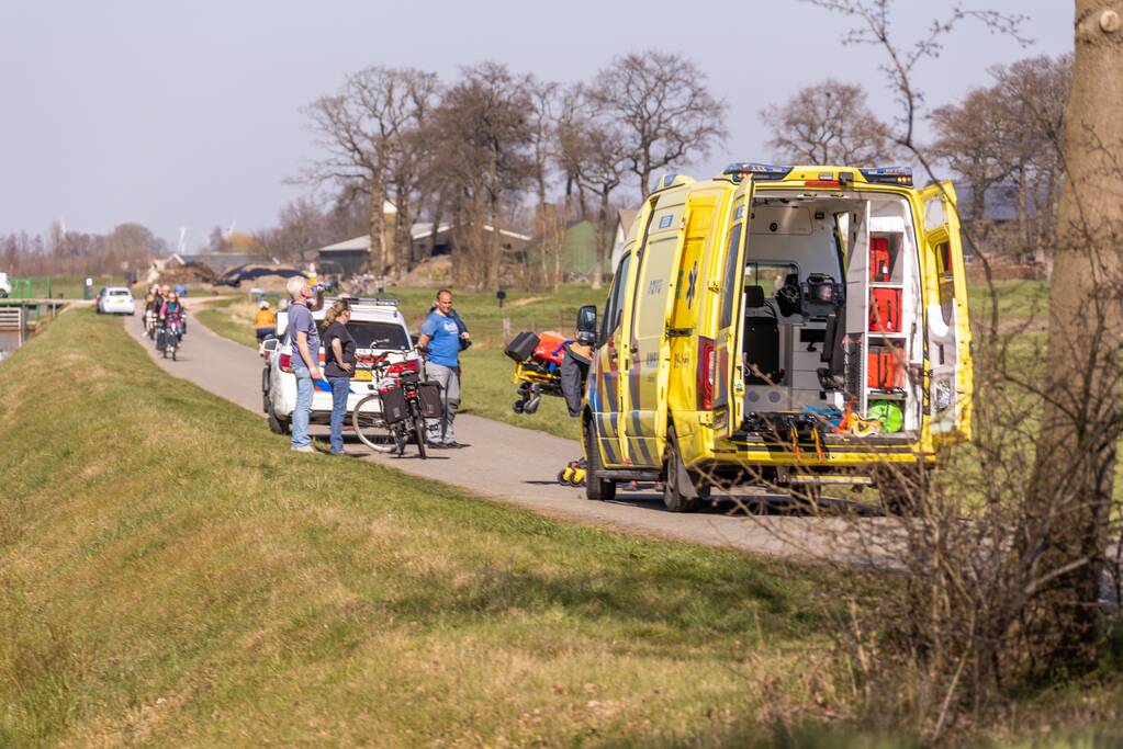 Man belandt met scootmobiel in droge sloot