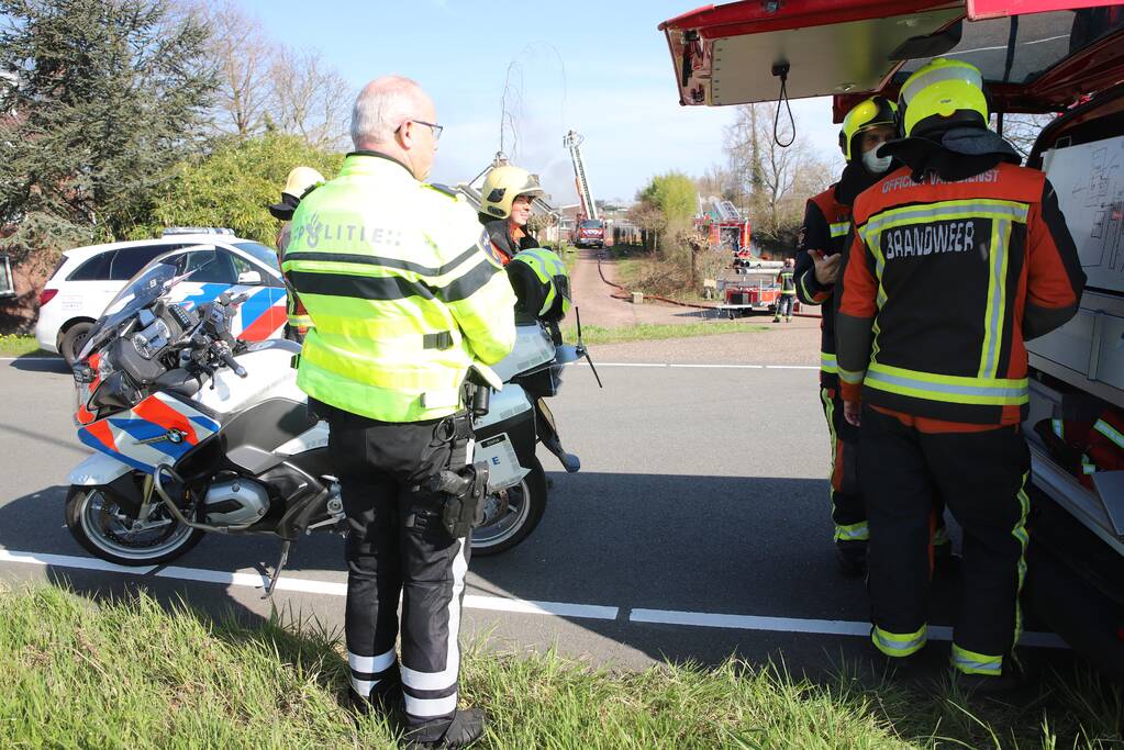 Overleden persoon aangetroffen na brand in garage