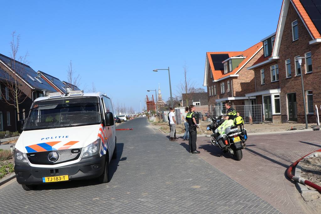 Zonnepanelen vliegen op dak in brand