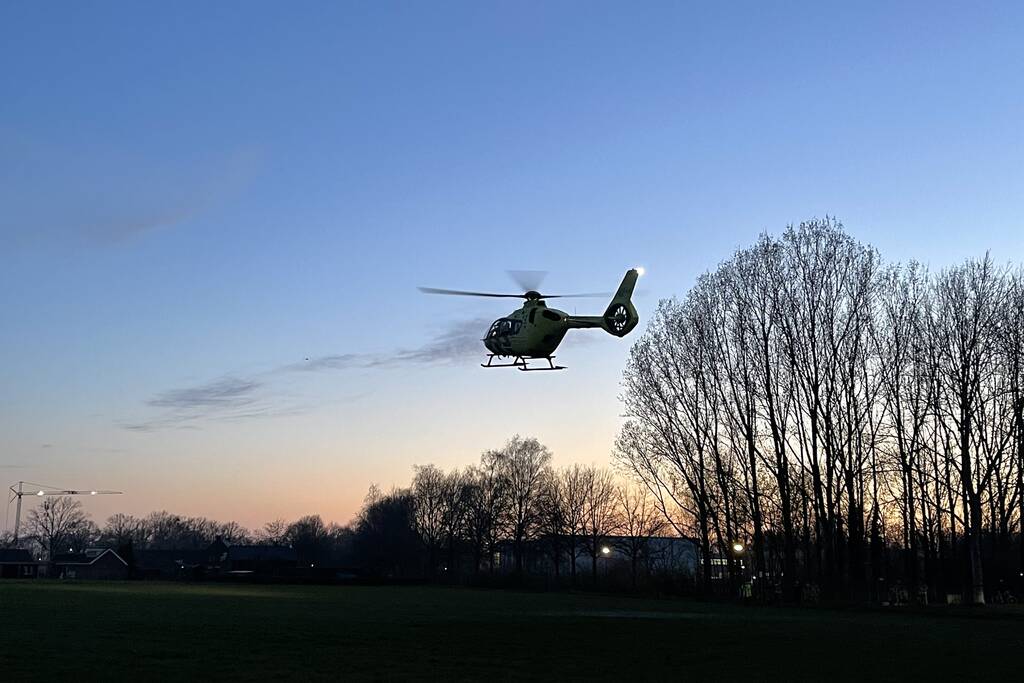 Man raakt zwaargewond bij val in woning