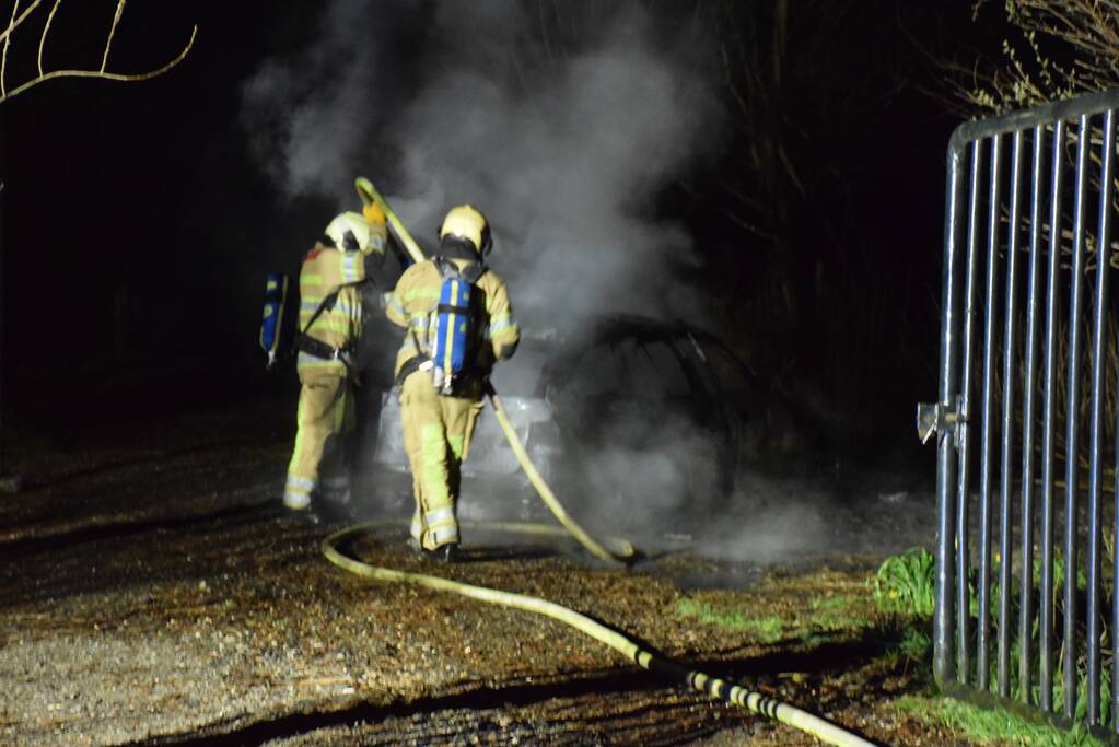 Auto verwoest door brand