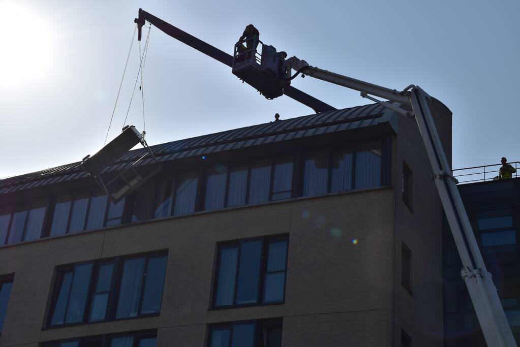 Glazenwasser vast in op hol geslagen lift