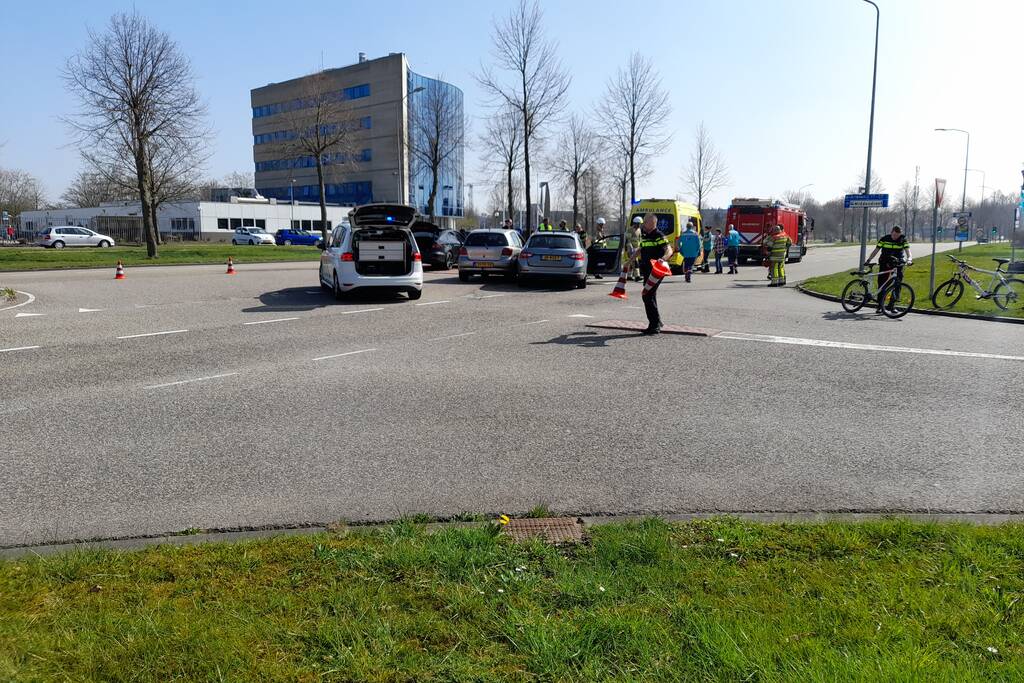 Meerdere auto's met elkaar in botsing
