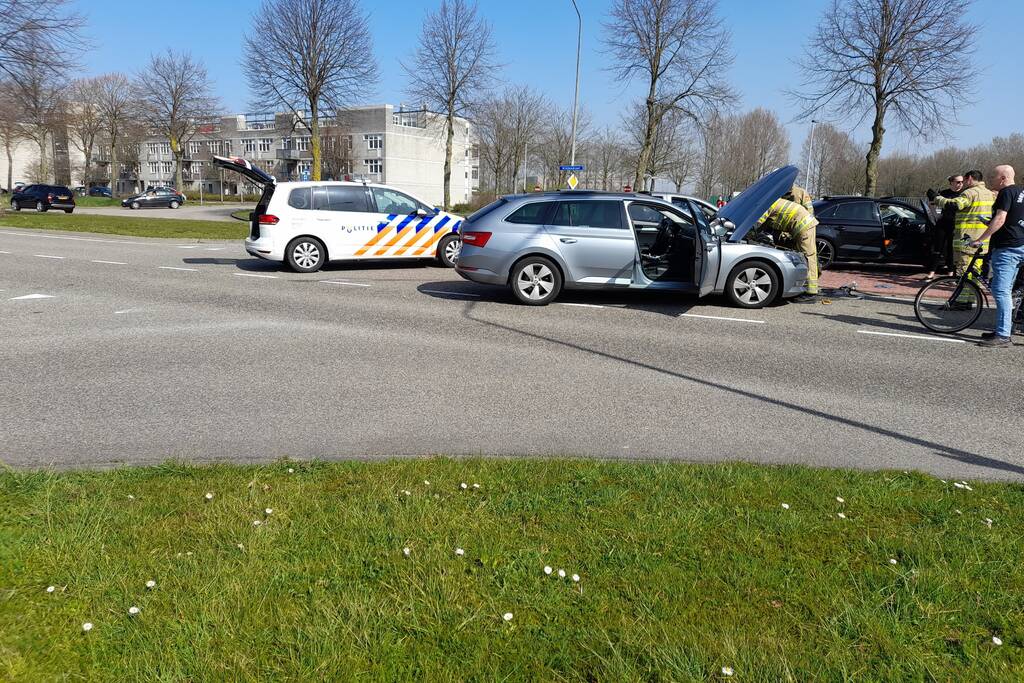 Meerdere auto's met elkaar in botsing