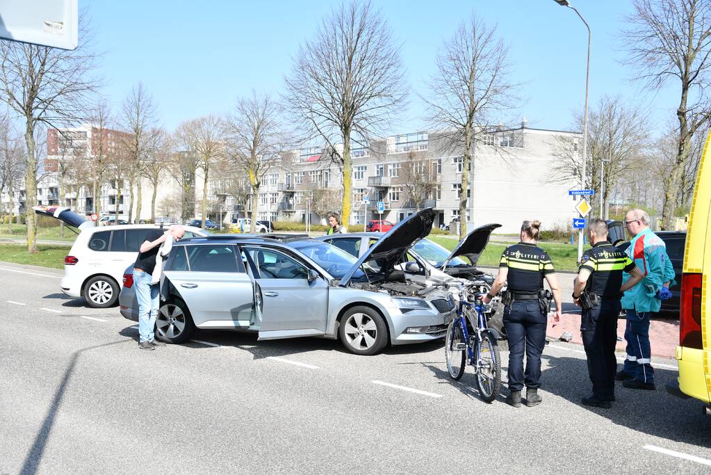 Meerdere auto's met elkaar in botsing