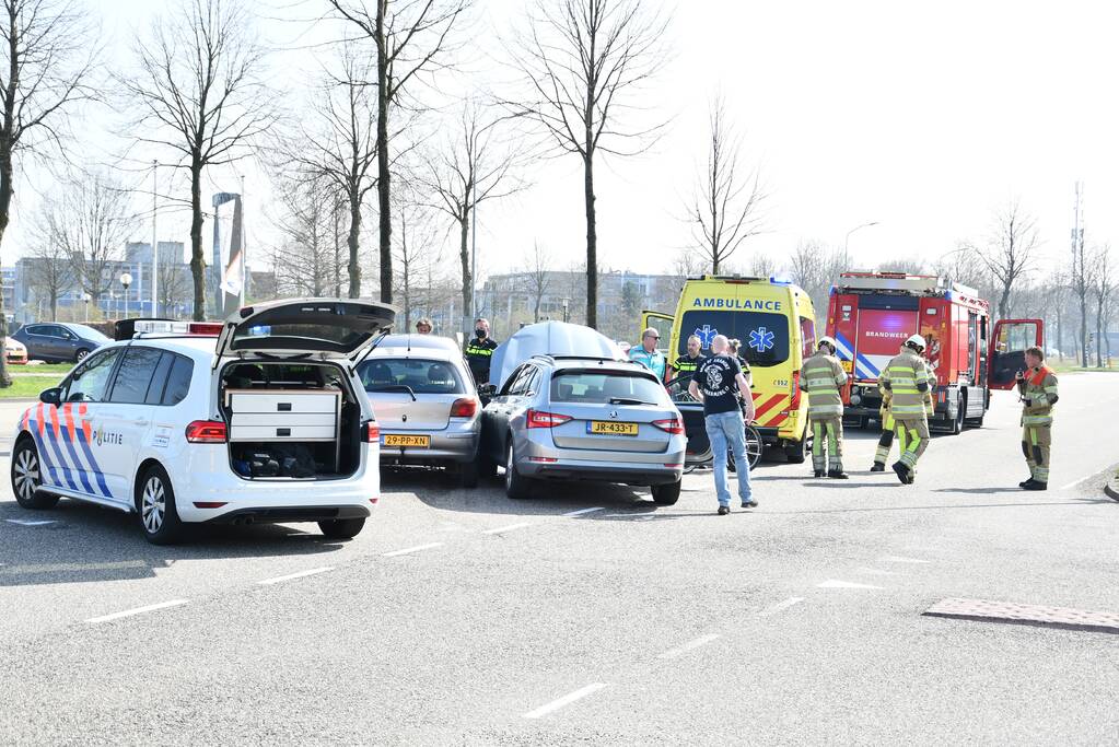 Meerdere auto's met elkaar in botsing