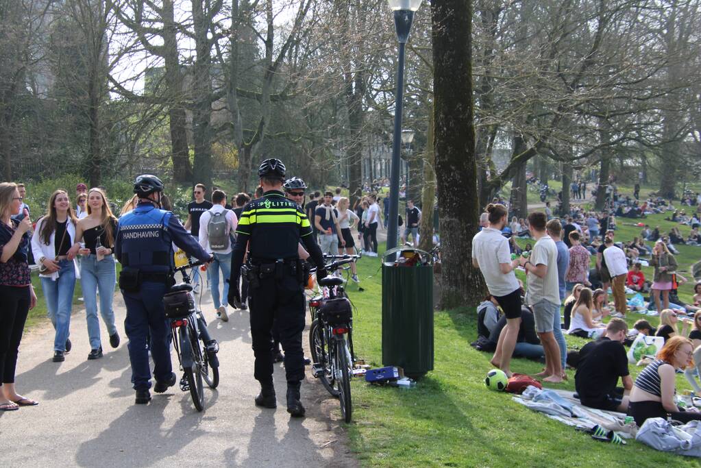 Handhavers en politie treden op bij niet naleven coronaregels