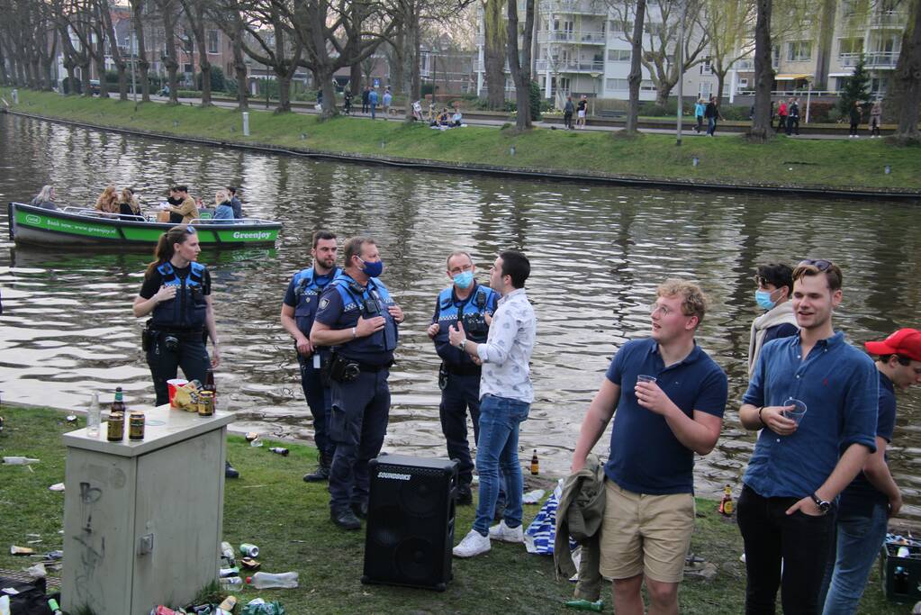 Handhavers en politie treden op bij niet naleven coronaregels