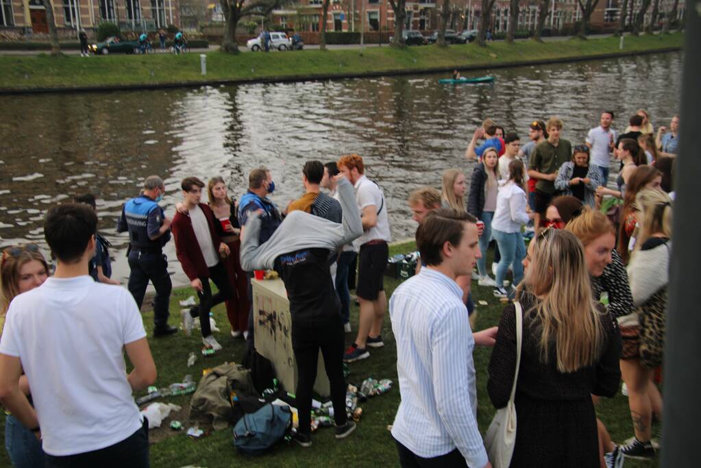 Handhavers en politie treden op bij niet naleven coronaregels