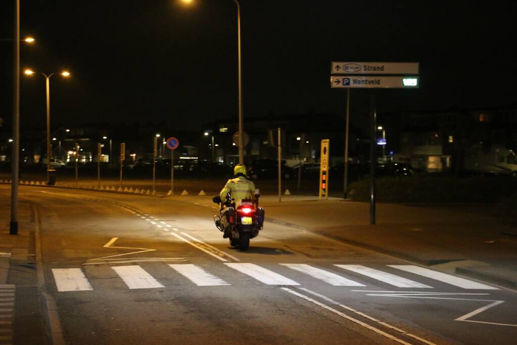 Politie veegt strand en boulevard leeg na opstootje