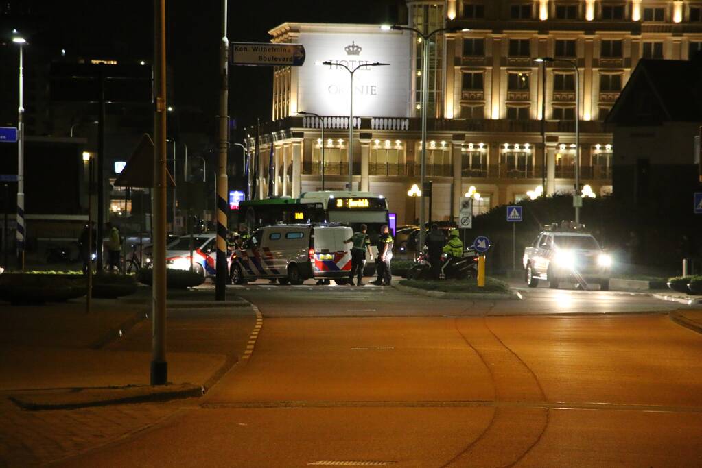 Politie veegt strand en boulevard leeg na opstootje