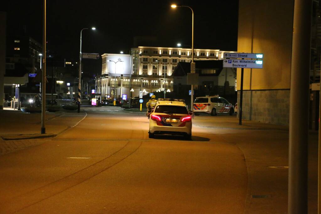 Politie veegt strand en boulevard leeg na opstootje