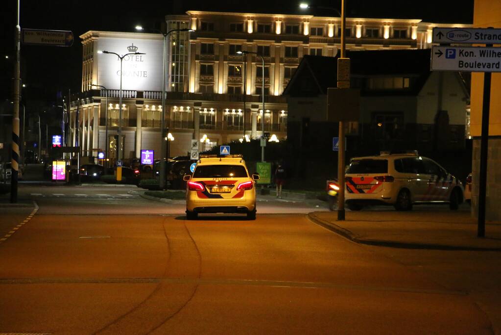 Politie veegt strand en boulevard leeg na opstootje