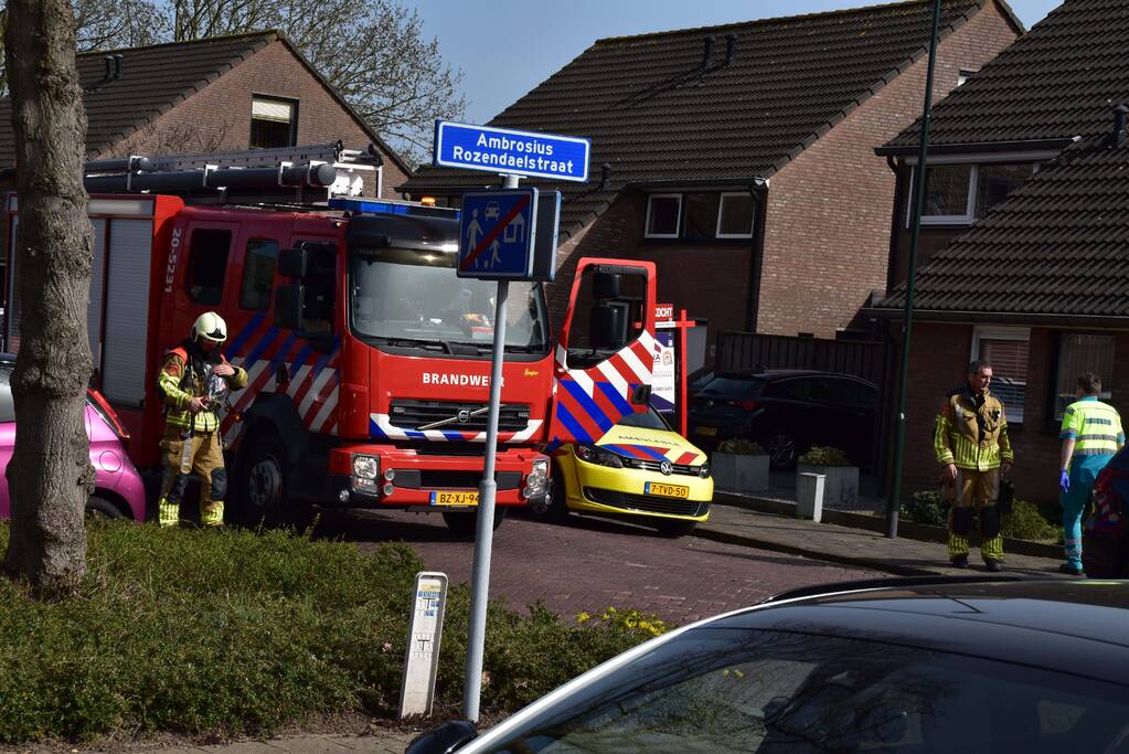 Woning gewapende man omsingeld door arrestatieteam