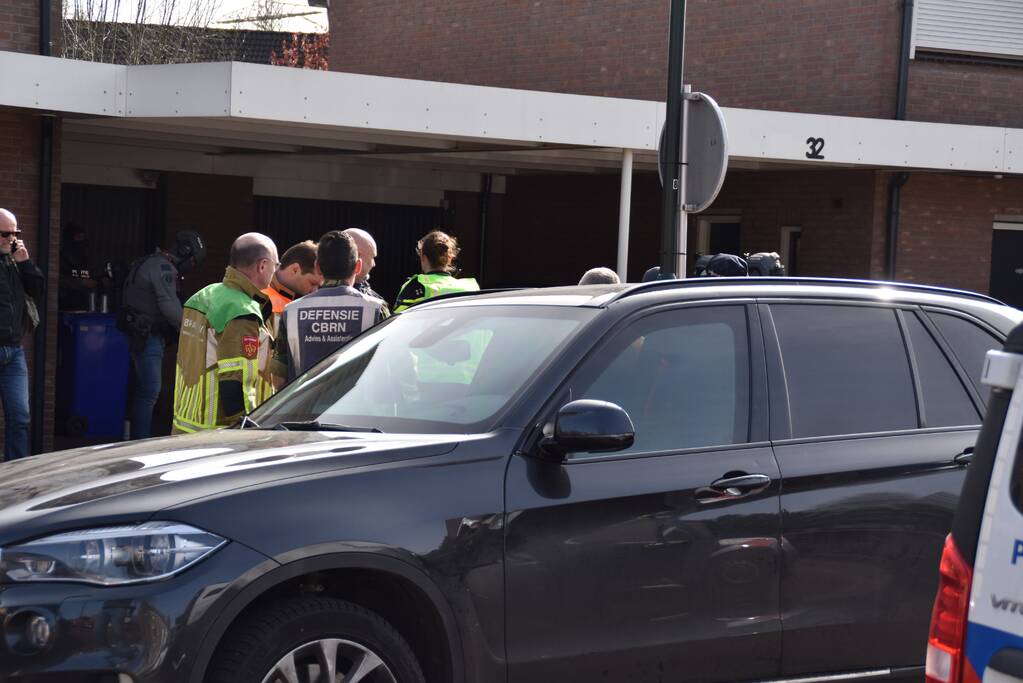 Woning gewapende man omsingeld door arrestatieteam