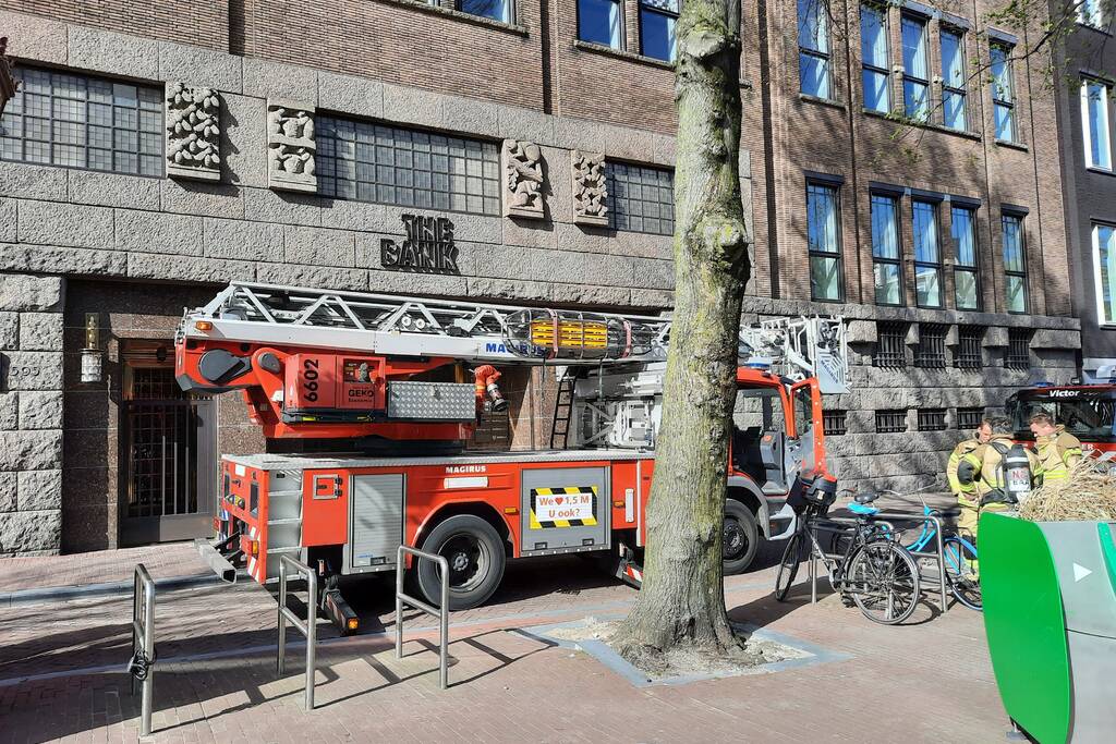 Brandweer doet onderzoek naar brand in The Bank