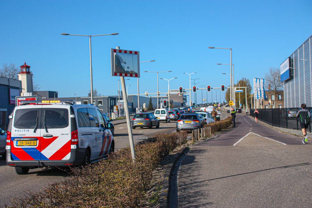Kop-staart aanrijding met meerdere voertuigen