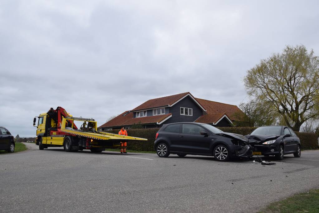 Veel schade bij verkeersongeval