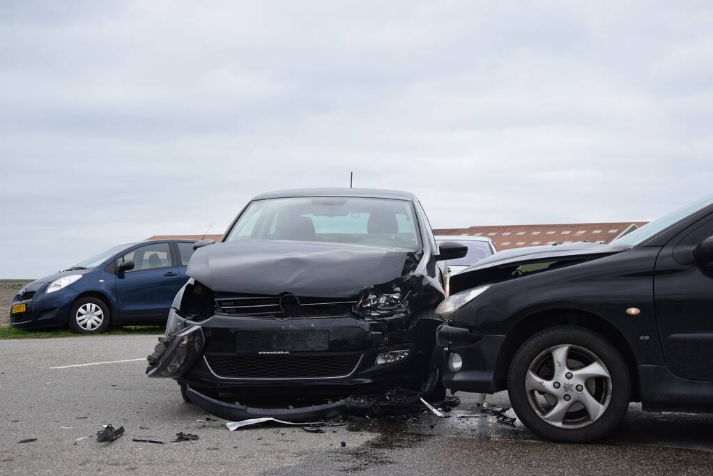 Veel schade bij verkeersongeval