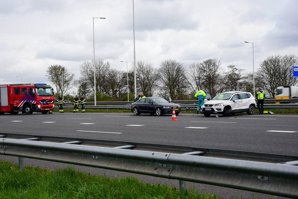 Persoon gewond bij botsing tussen personenauto en vrachtwagen