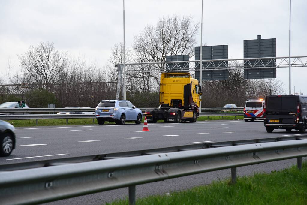 Persoon gewond bij botsing tussen personenauto en vrachtwagen