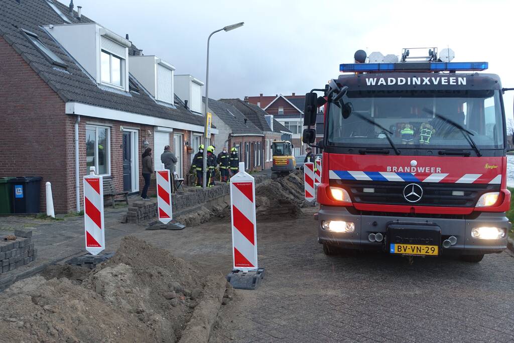 Stoeptegels gevallen op leiding