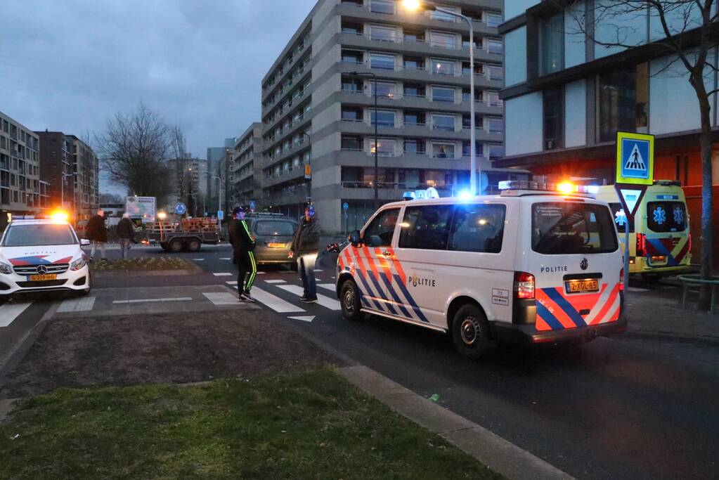 Man op leeftijd geschept door personenauto
