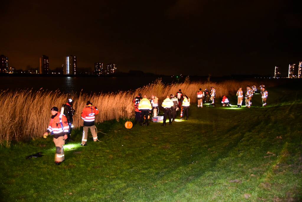 Grote zoekactie na gevonden fiets langs waterkant