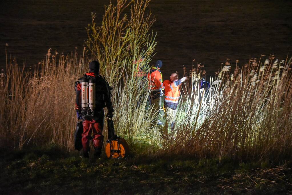 Grote zoekactie na gevonden fiets langs waterkant