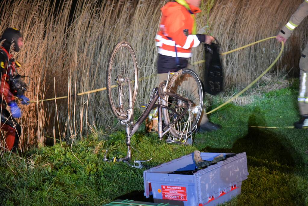 Grote zoekactie na gevonden fiets langs waterkant