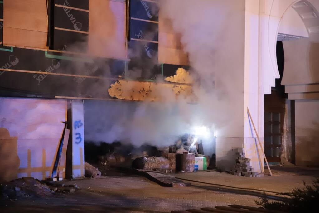 Flinke schade na brand bij moskee