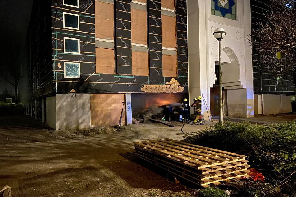 Flinke schade na brand bij moskee