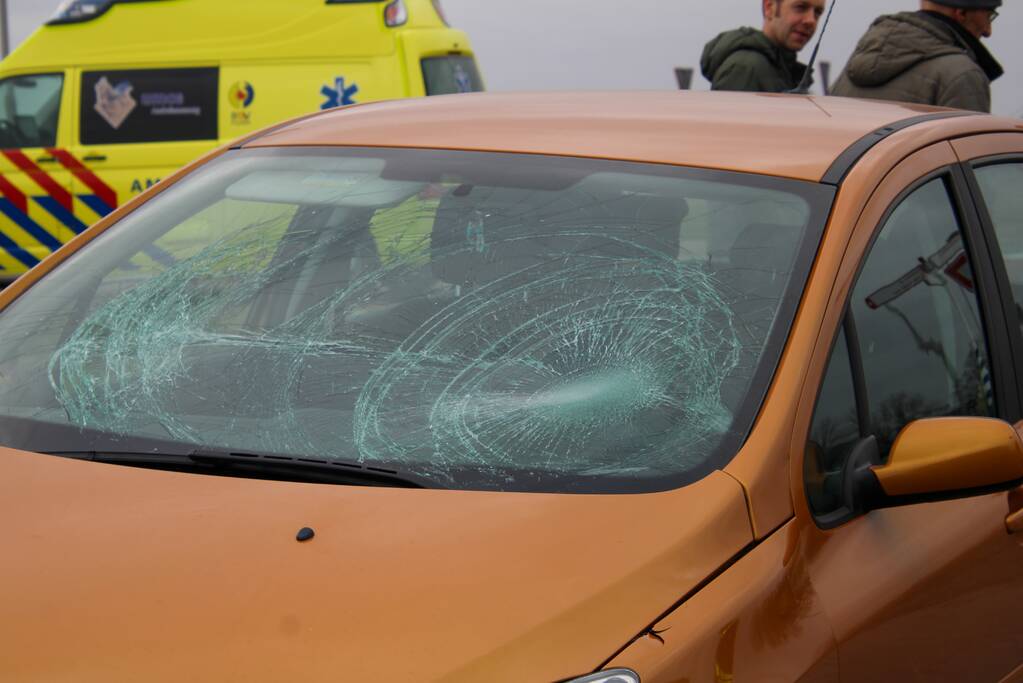 Mountainbiker gewond bij botsing met auto