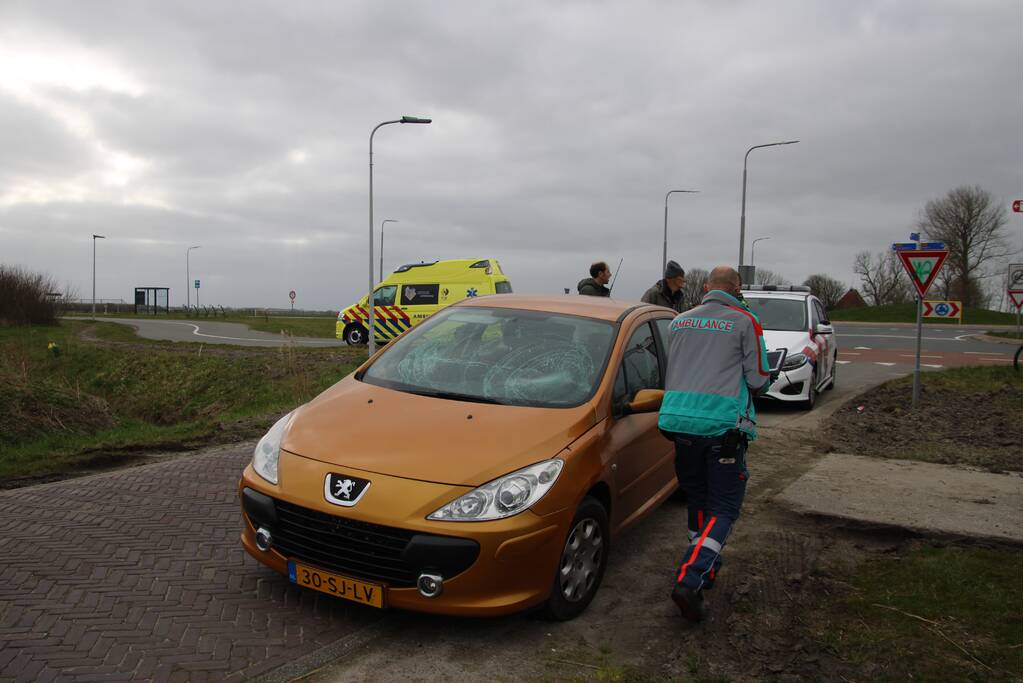 Mountainbiker gewond bij botsing met auto