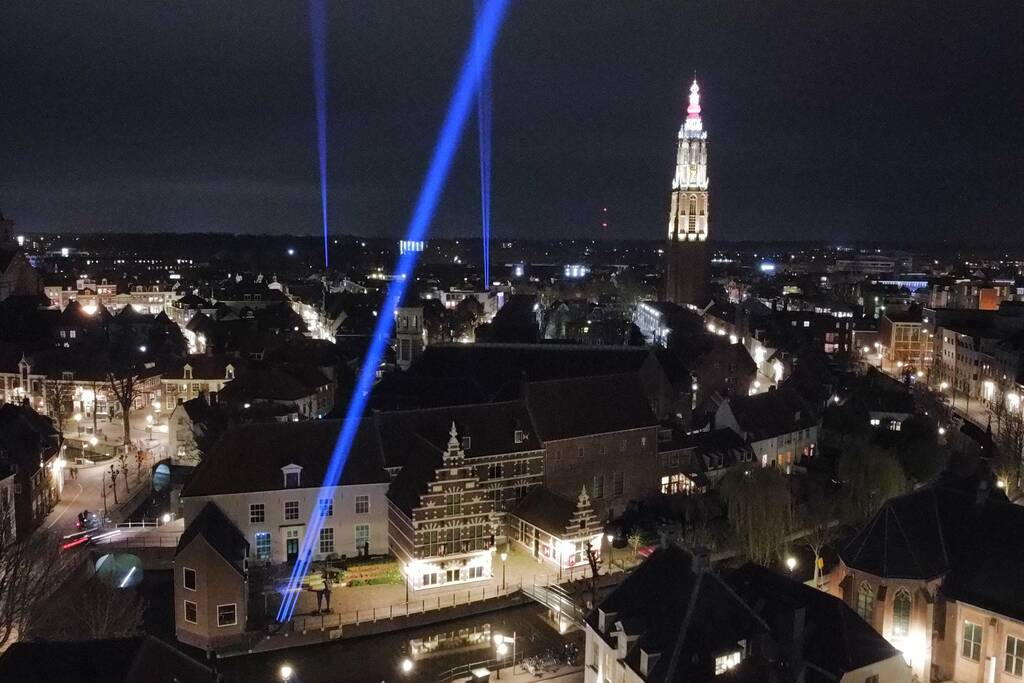 Connecting lights verlichten stad