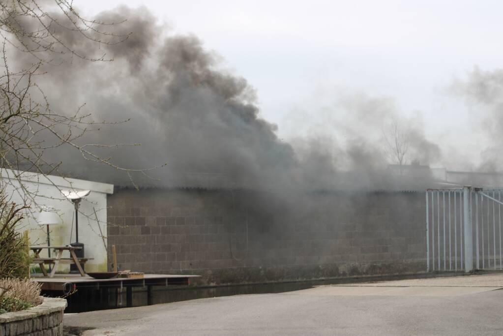 Brand in vrijstaande garageboxen