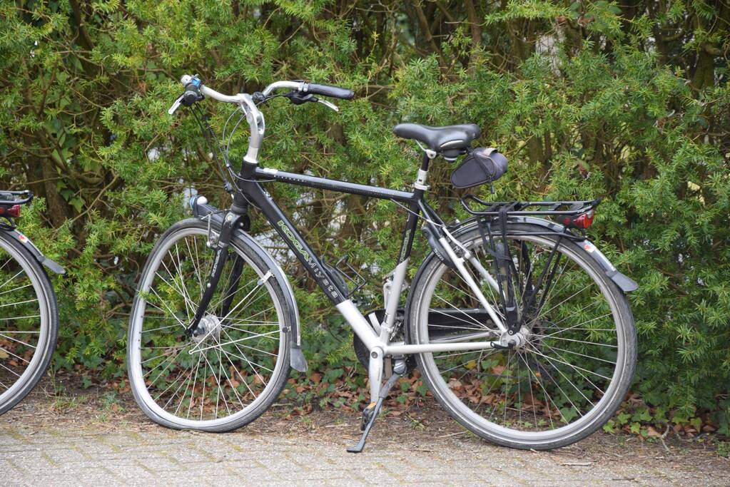 Quad belandt in greppel na ongeval