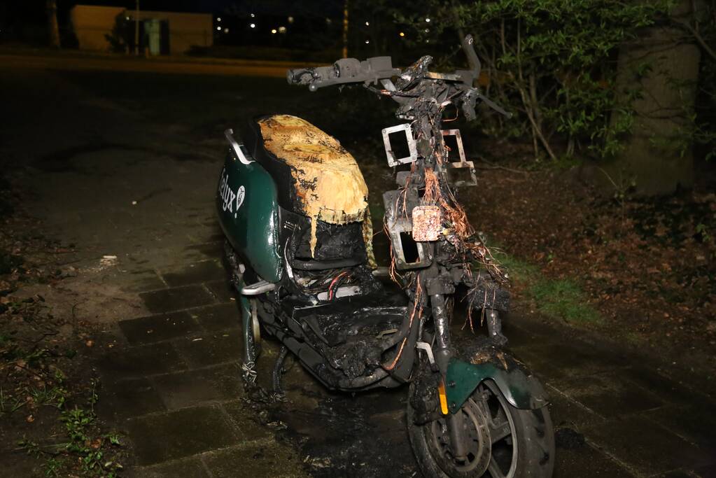 Scooter verwoest door brand
