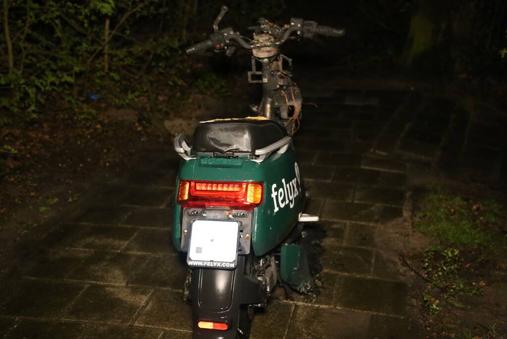 Scooter verwoest door brand