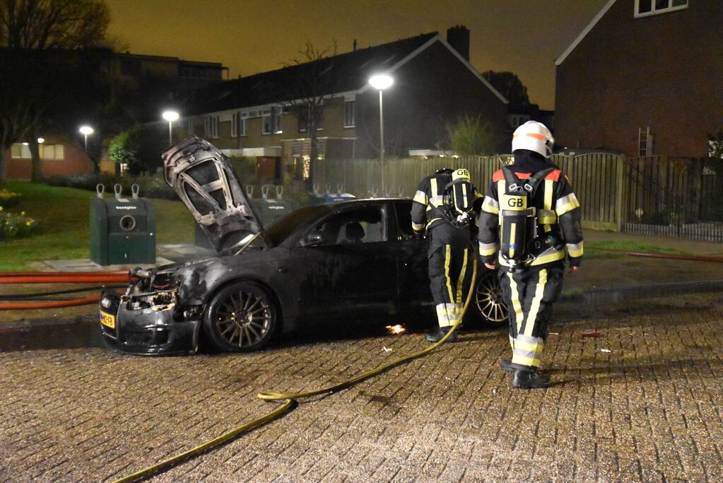 Auto verwoest door brand