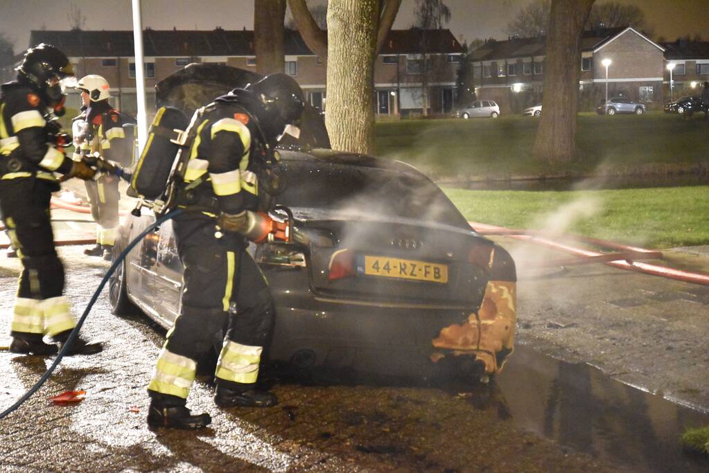 Auto verwoest door brand