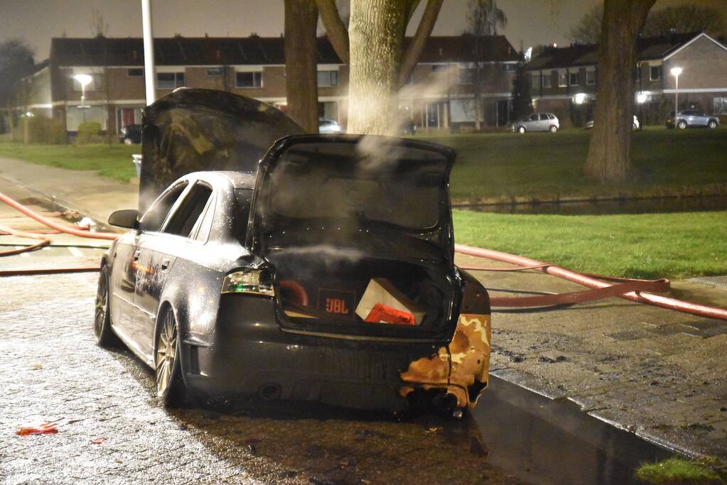 Auto verwoest door brand
