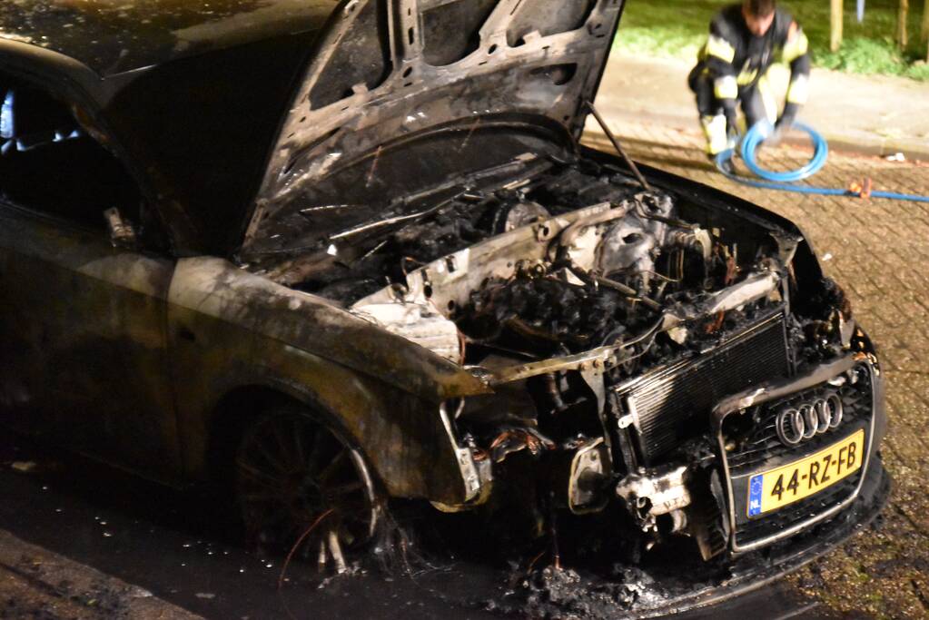 Auto verwoest door brand