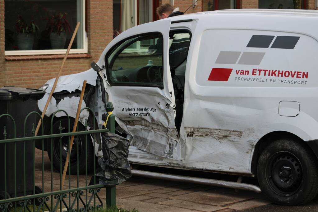 Veel schade bij ongeval tussen vier voertuigen