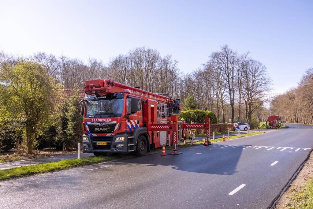 Brand in schoorsteen van vrijstaande woning