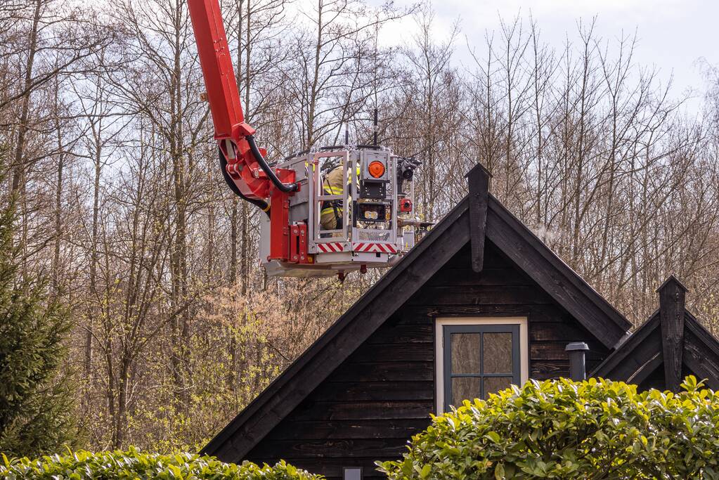 Brand in schoorsteen van vrijstaande woning