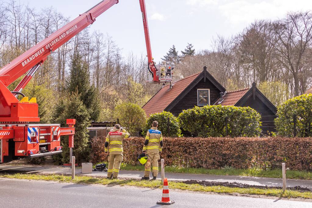 Brand in schoorsteen van vrijstaande woning