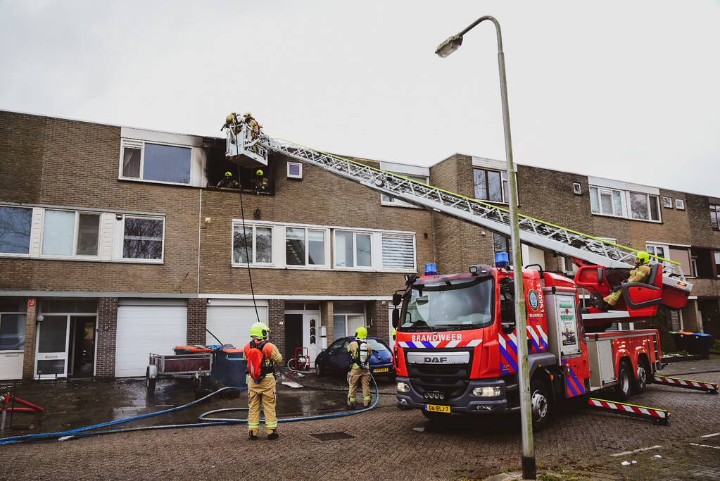 Slaapkamer compleet verwoest door uitslaande brand